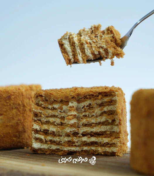 کیک مدوویک (کیک عسلی روسی)
